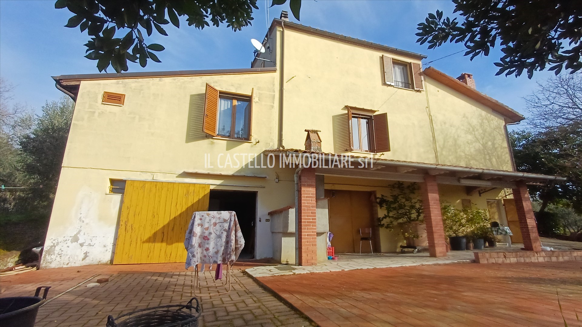 Rustico con giardino a Trequanda