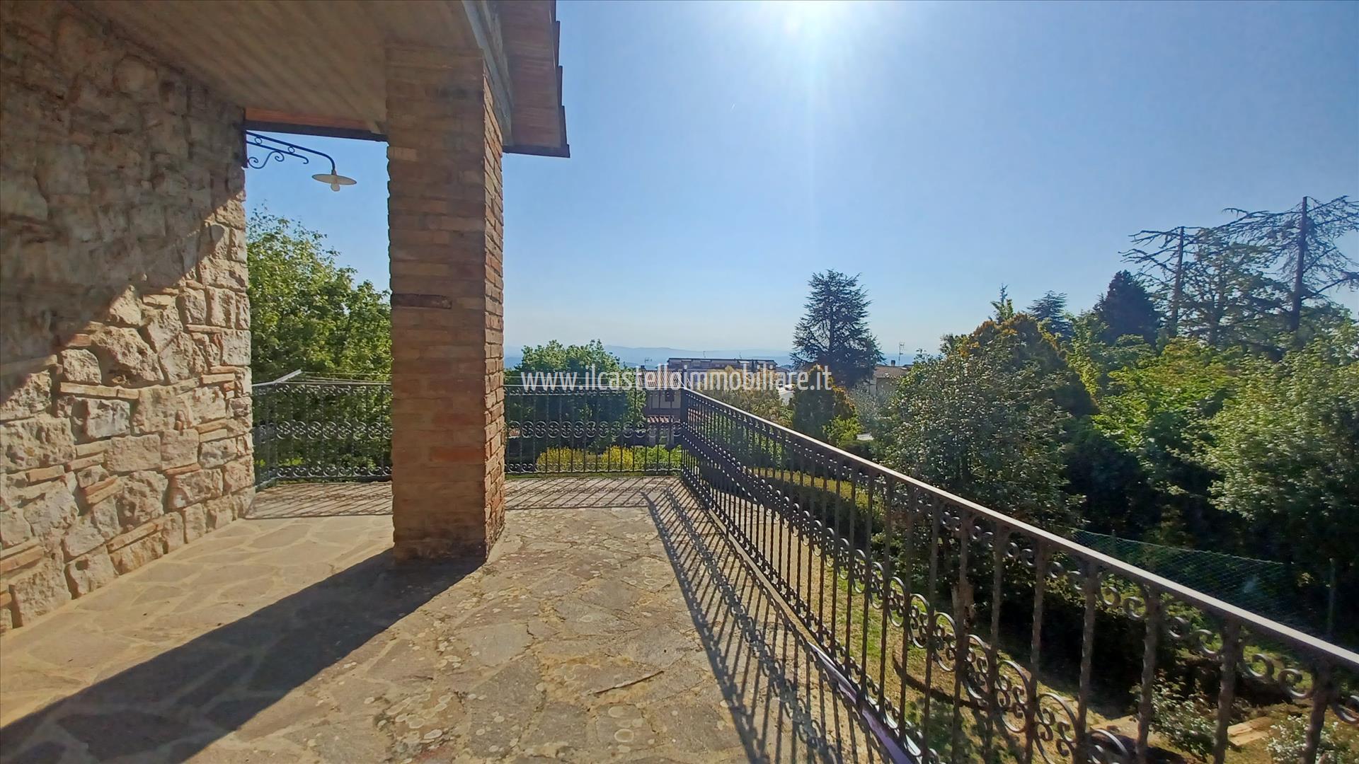 Villa con giardino a Sarteano