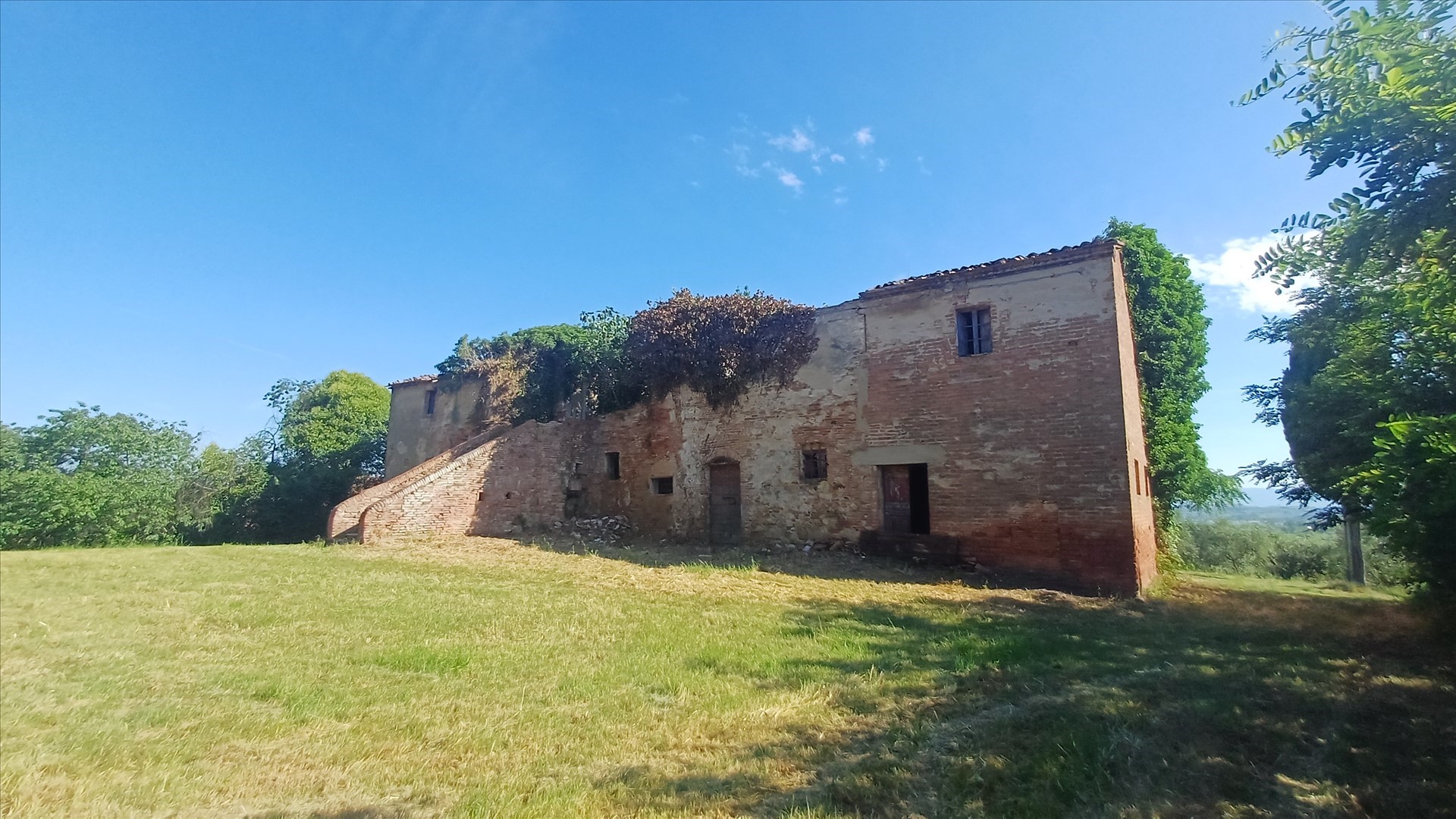 Rustico con giardino, Montepulciano acquaviva