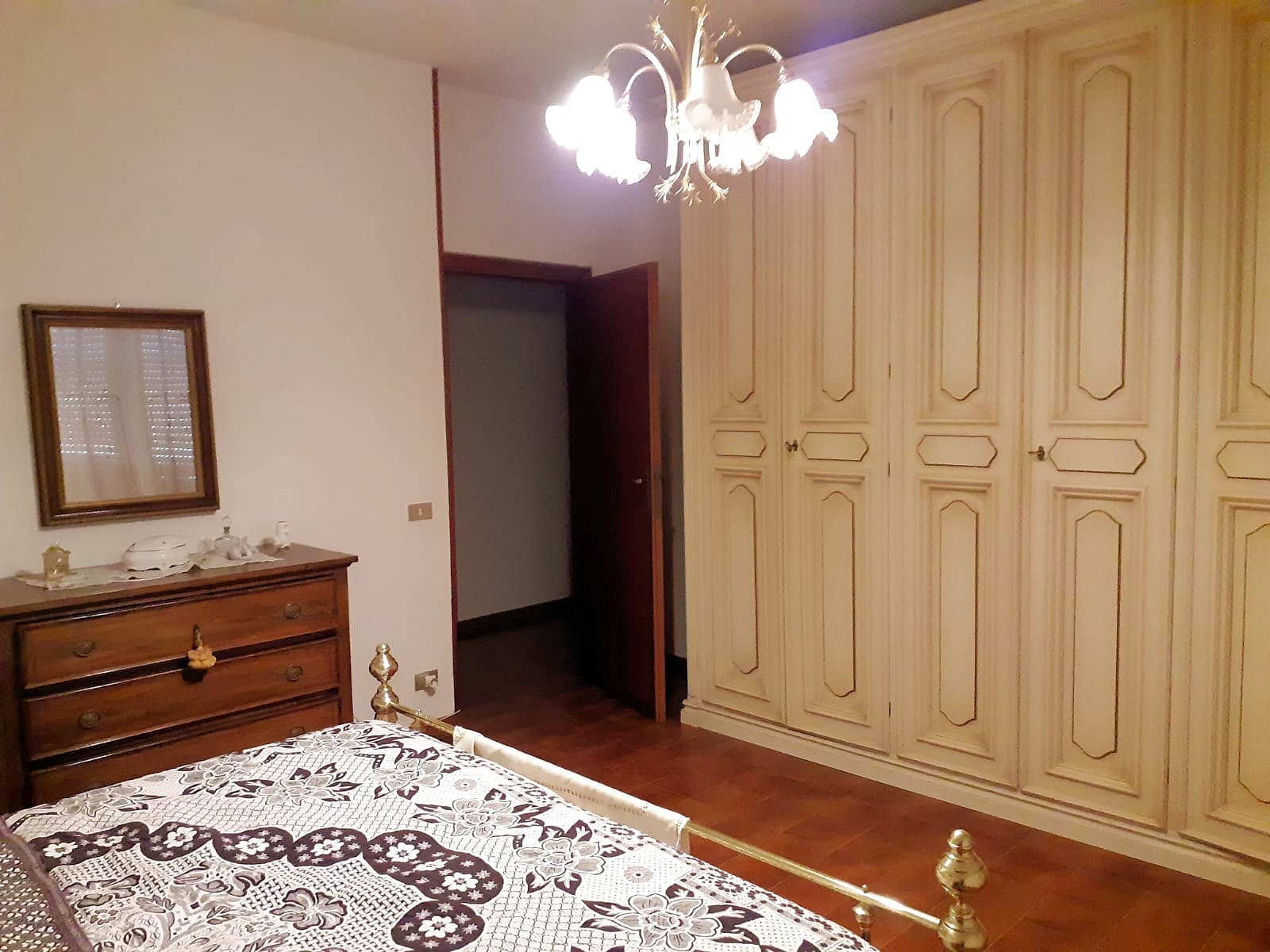 Appartamento con box, Chiusi scalo