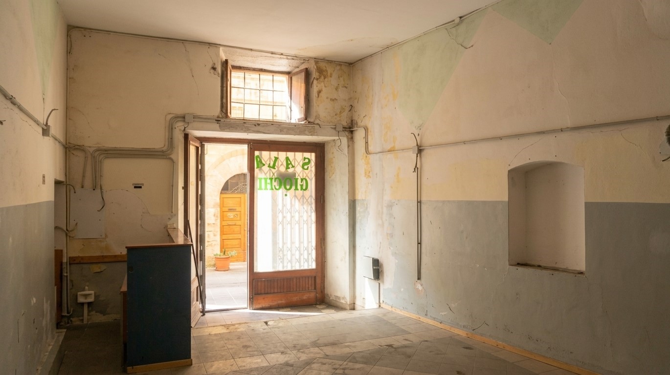 Locale commerciale in vendita a Citt� di Castello