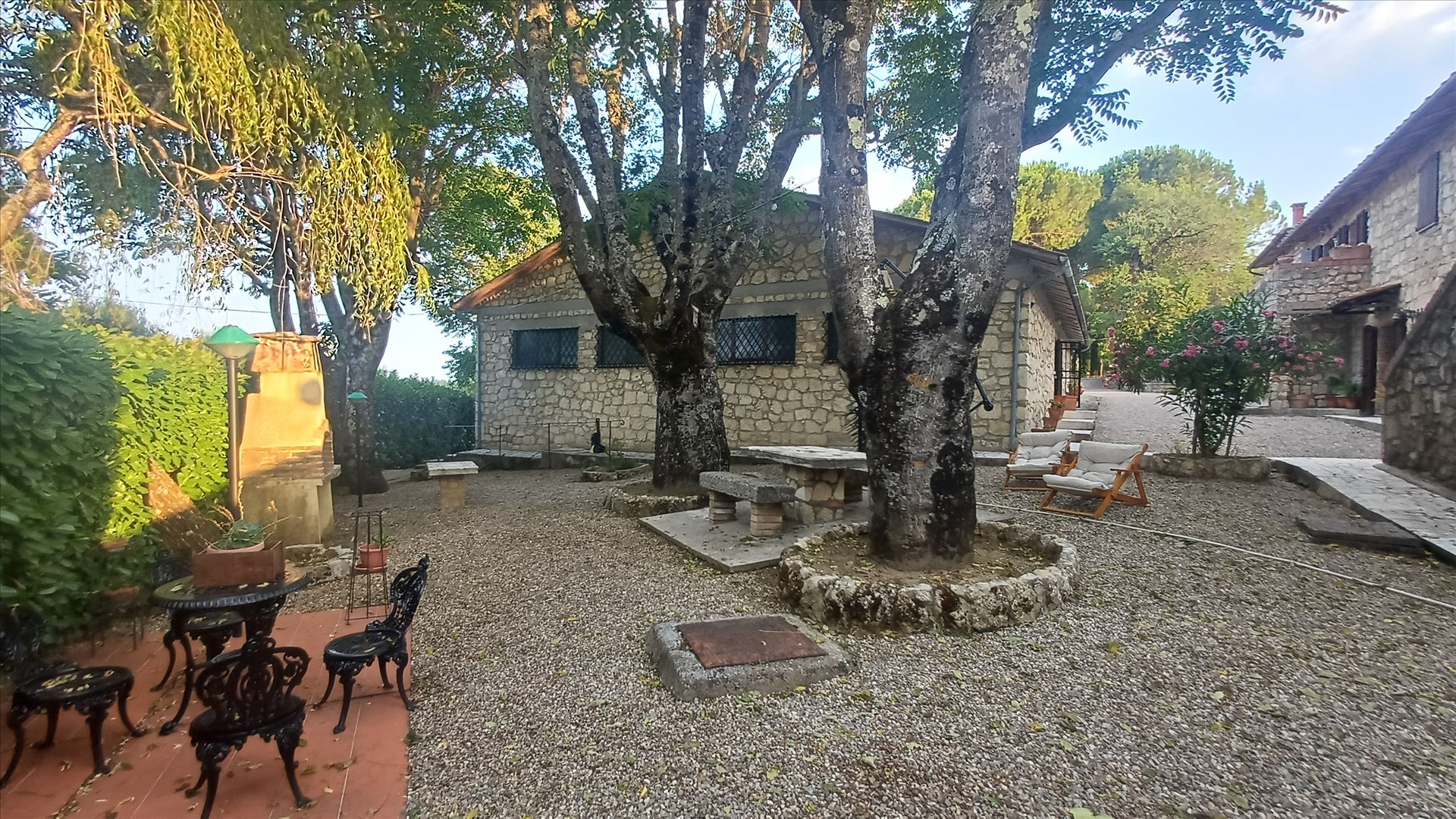 Rustico con giardino a Sarteano