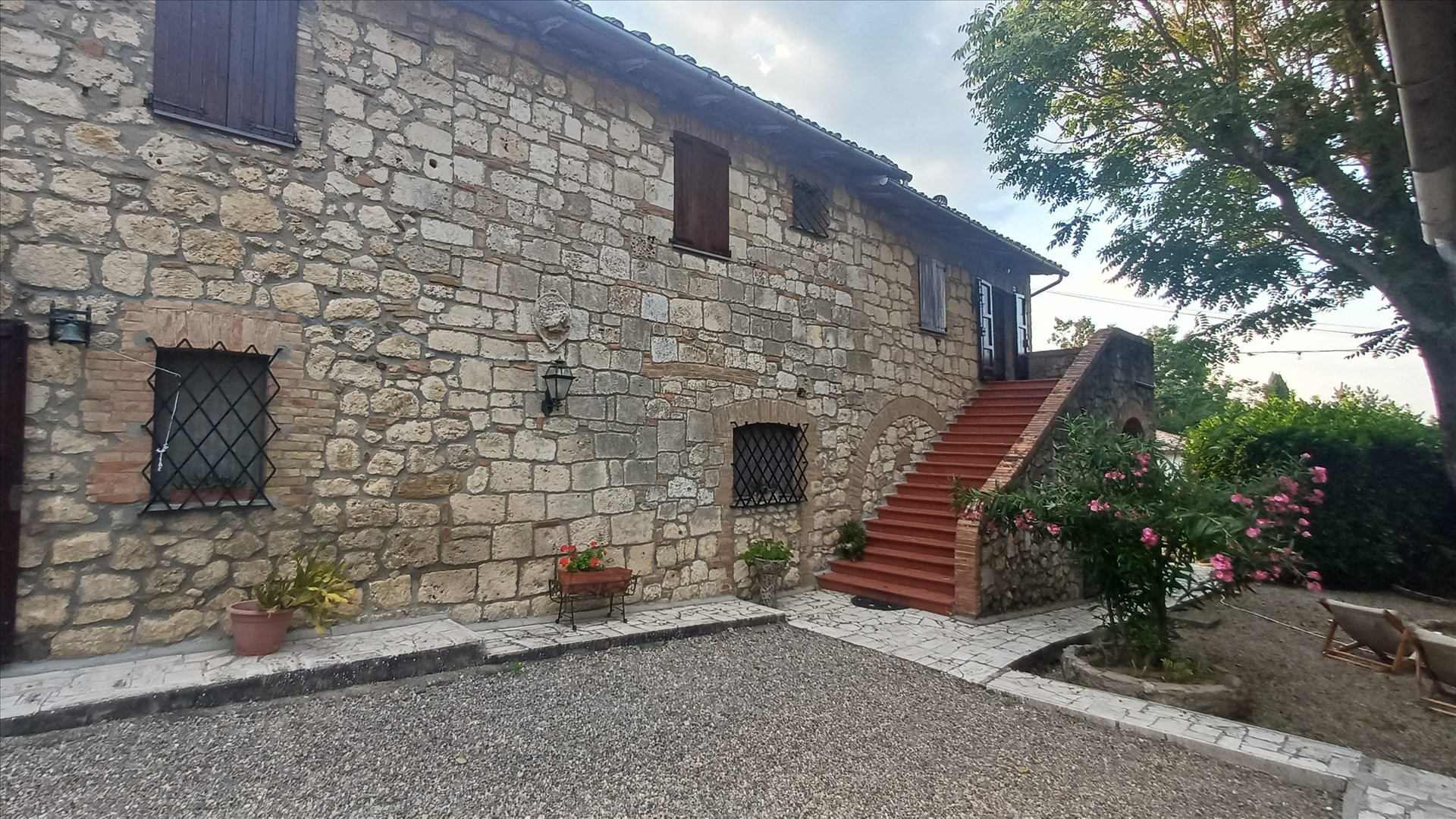 Rustico con giardino a Sarteano
