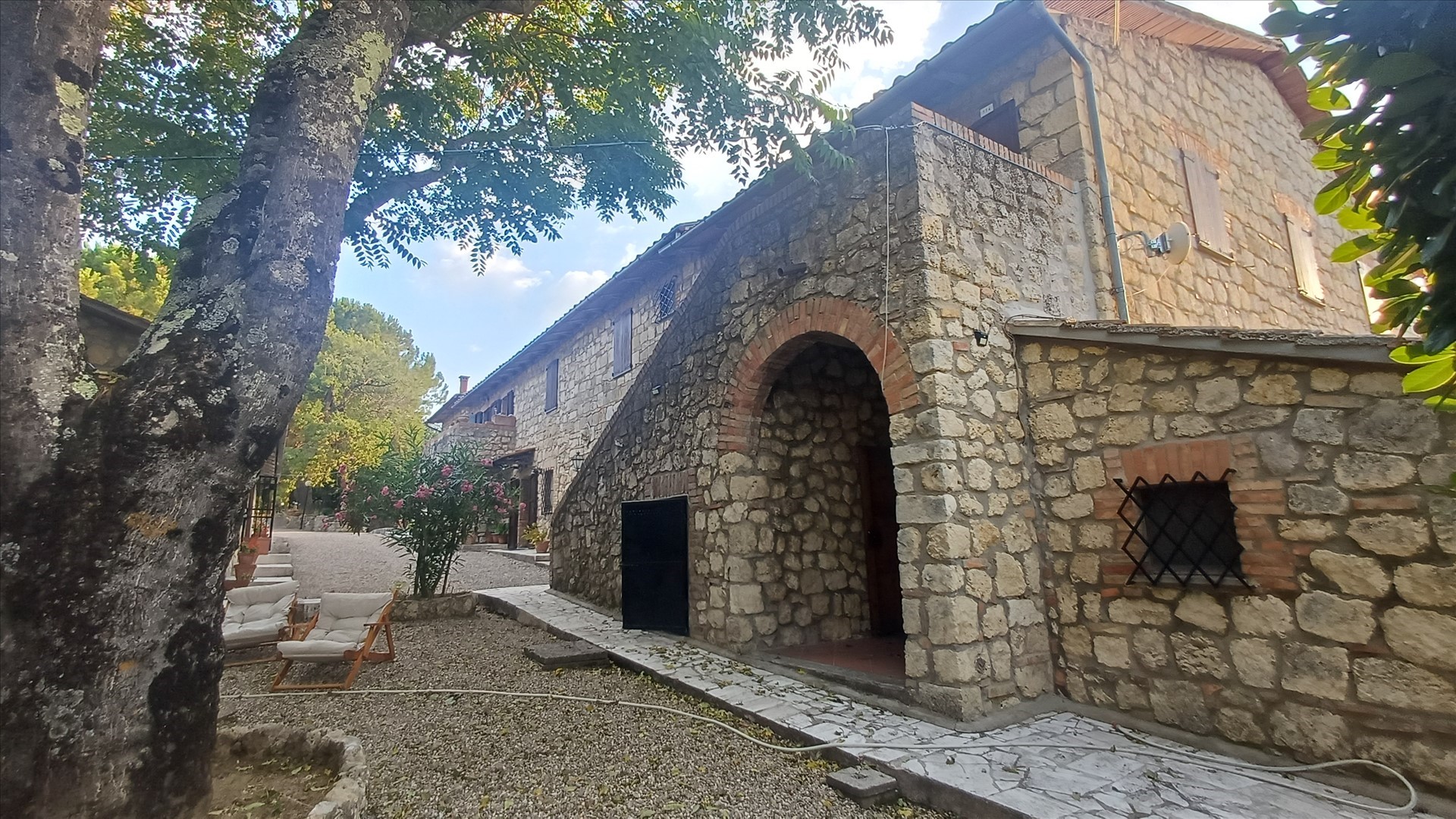 Rustico con giardino a Sarteano