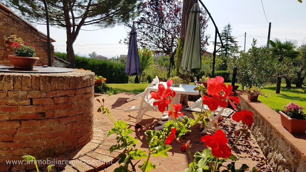 Rustico con giardino a Siena