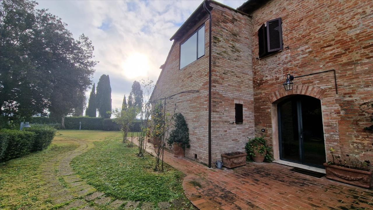 Villa con giardino a Siena