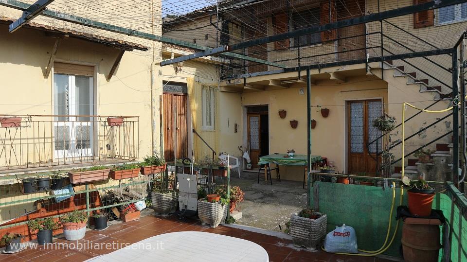 Appartamento con giardino, Montecchio tenaglie