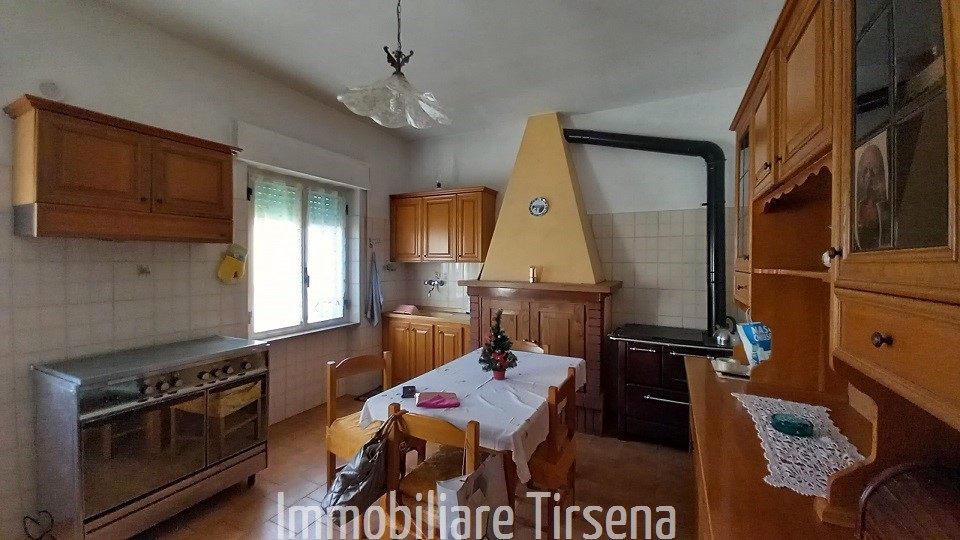 Quadrilocale con box a Castiglione in Teverina