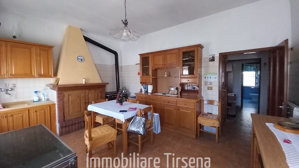 Quadrilocale con box a Castiglione in Teverina