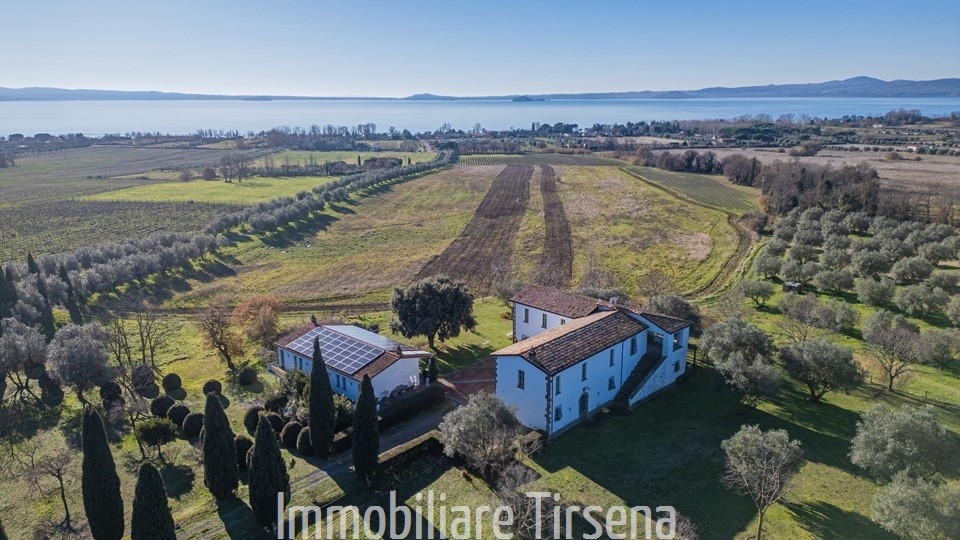 Villa con giardino a Bolsena