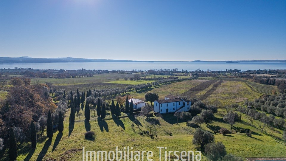 Villa con giardino a Bolsena