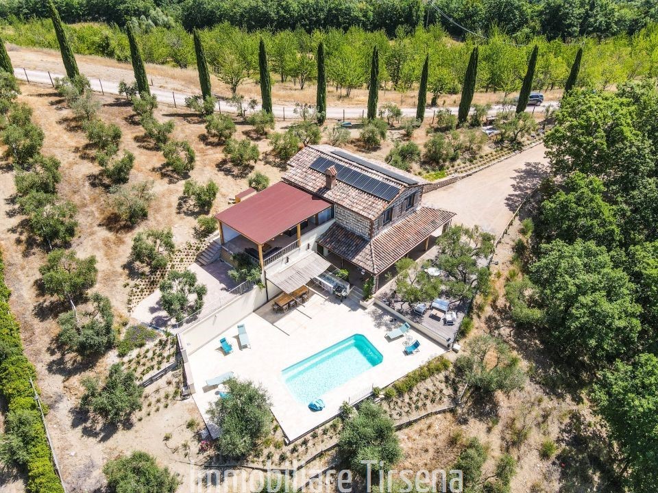 Rustico con giardino a San Venanzo