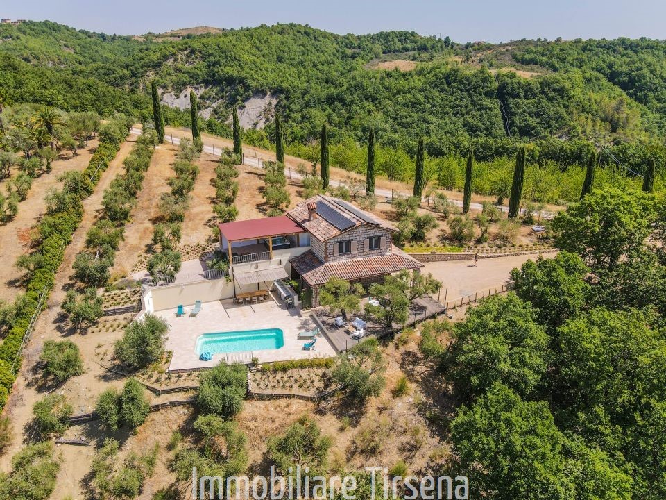 Rustico con giardino a San Venanzo