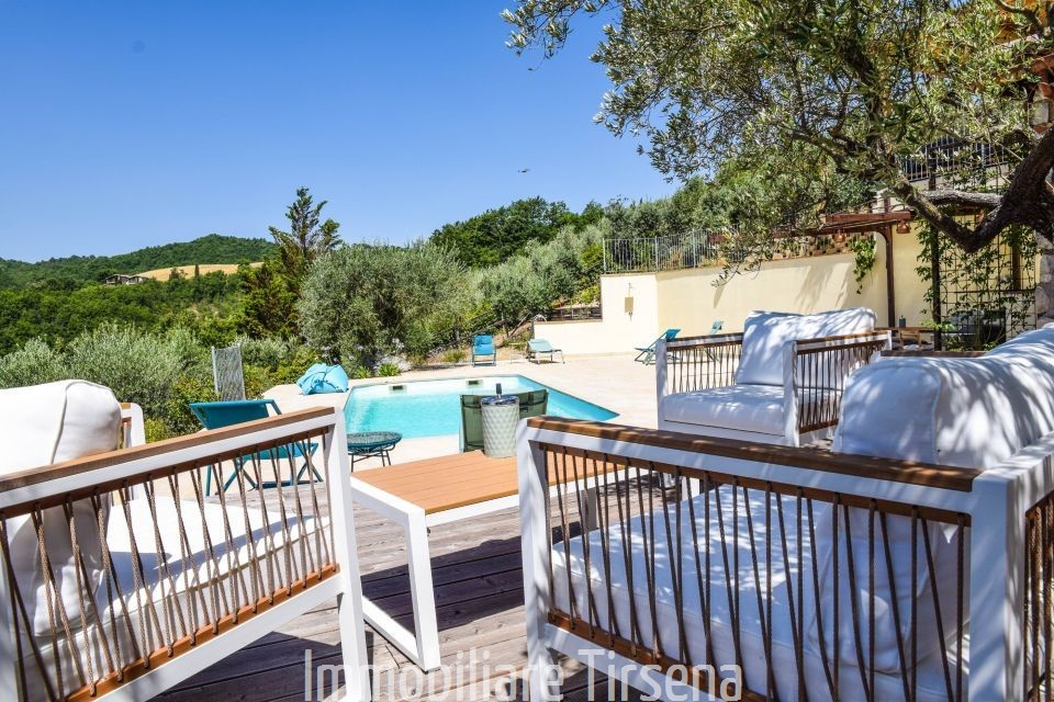 Rustico con giardino a San Venanzo