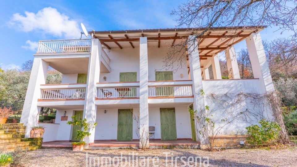 Villa con giardino a Bolsena