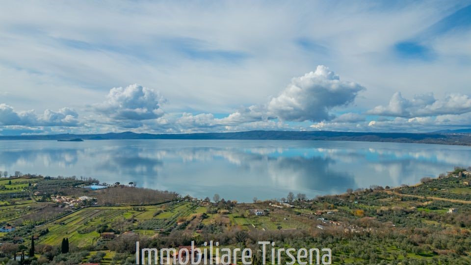 Villa con giardino a Bolsena