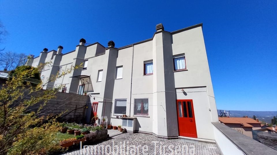 Villa con box a Ficulle