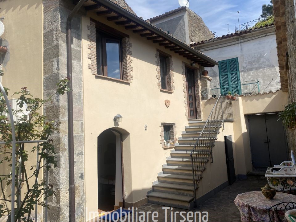 Quadrilocale con giardino a Bolsena