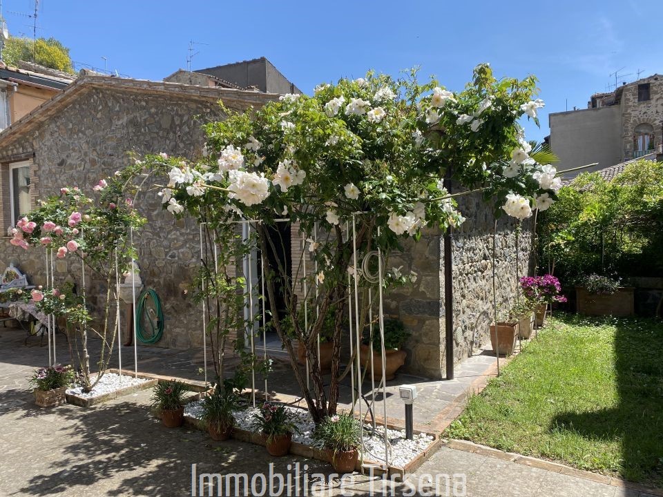 Quadrilocale con giardino a Bolsena