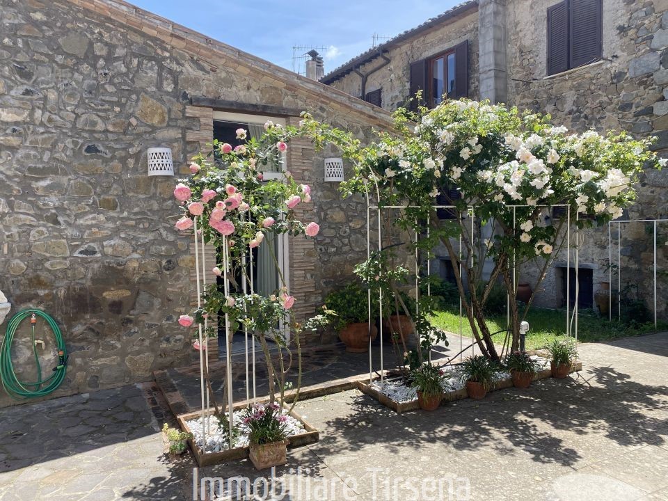 Quadrilocale con giardino a Bolsena