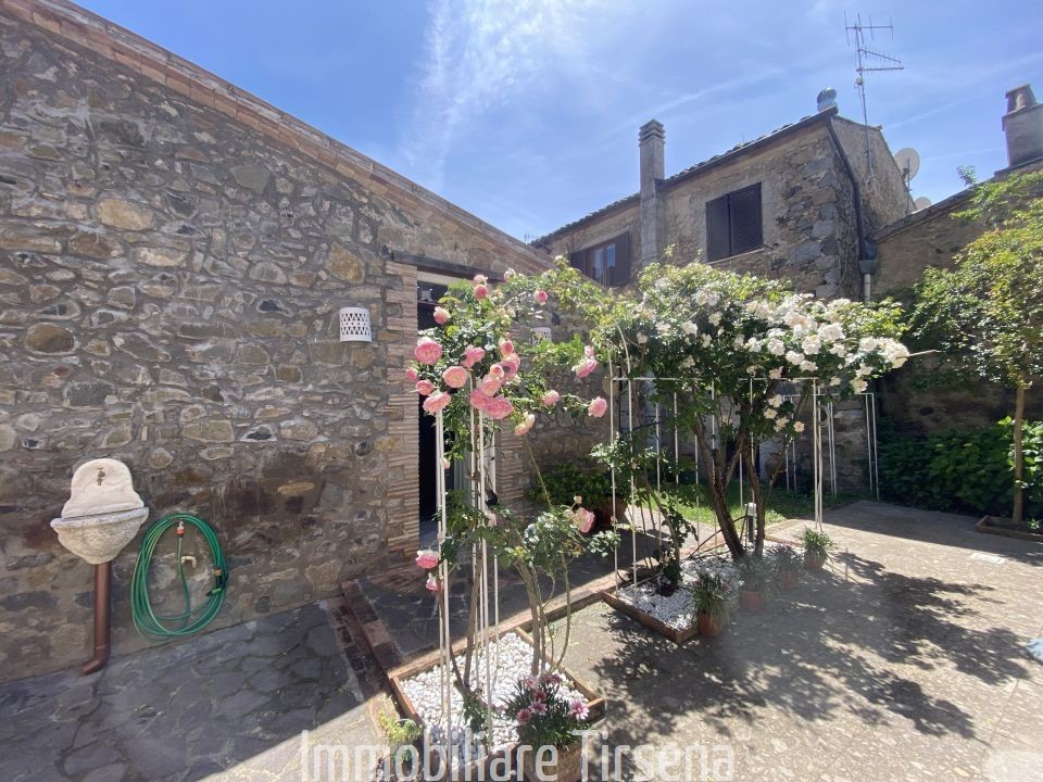 Quadrilocale con giardino a Bolsena