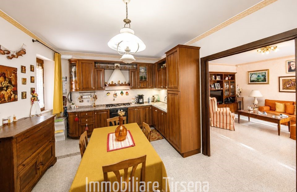 Villa con giardino, Orvieto colonetto di prodo