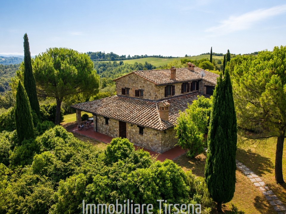 Rustico con giardino, Fabro scalo
