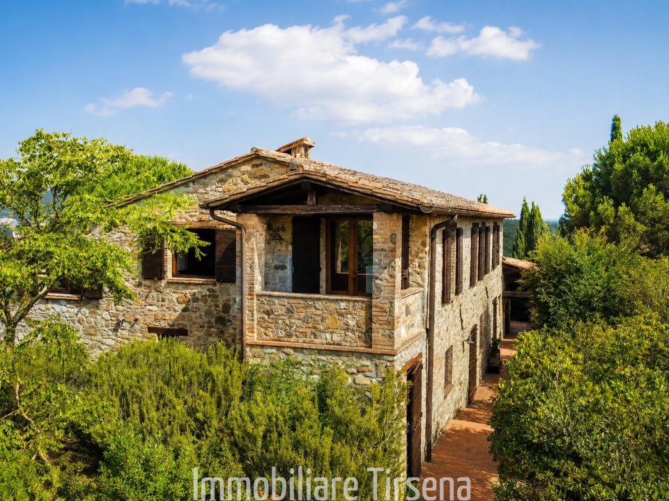Rustico con giardino, Fabro scalo