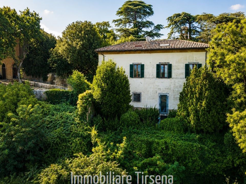 Villa con giardino, Orvieto centro storico
