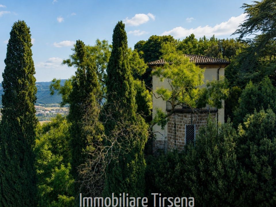 Villa con giardino, Orvieto centro storico