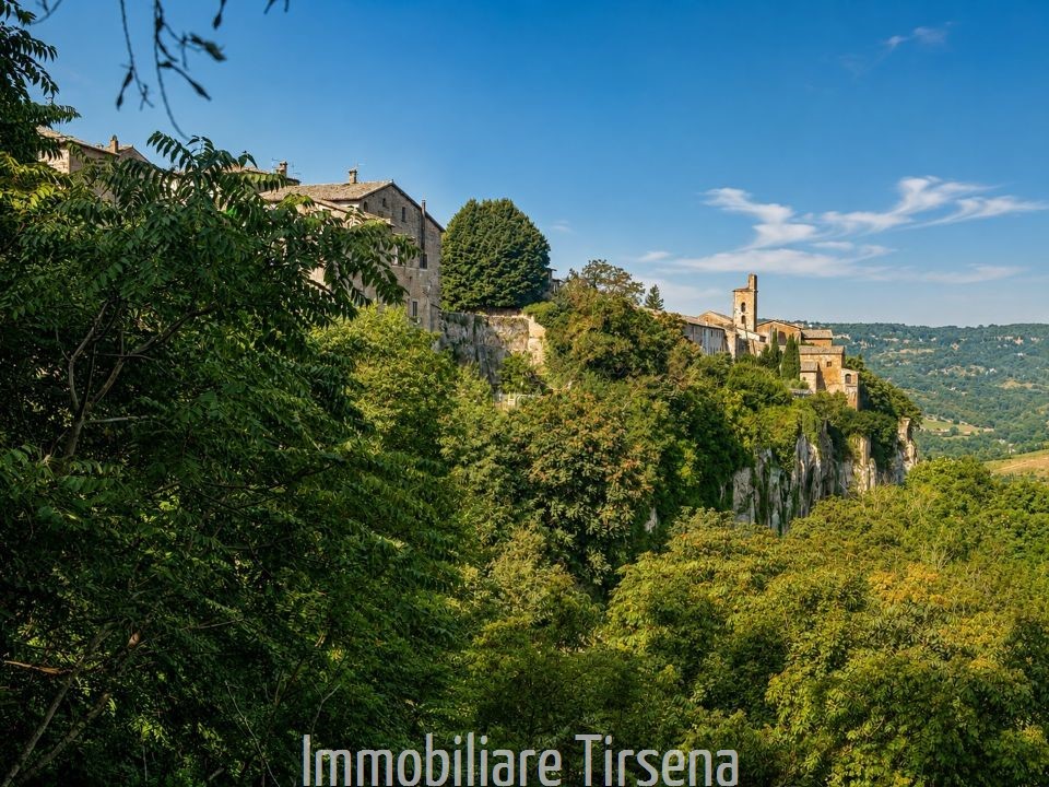 Villa con giardino, Orvieto centro storico