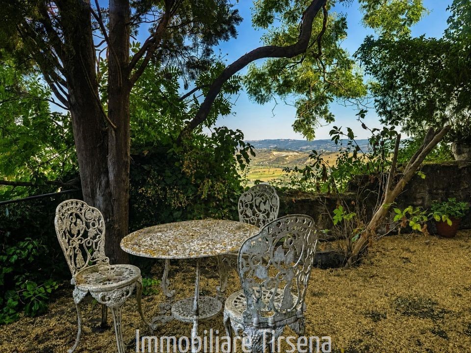 Villa con giardino, Orvieto centro storico