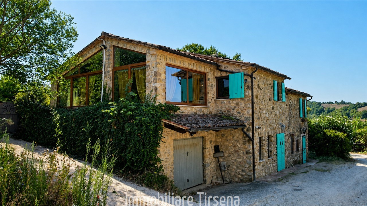 Rustico con giardino a Fabro