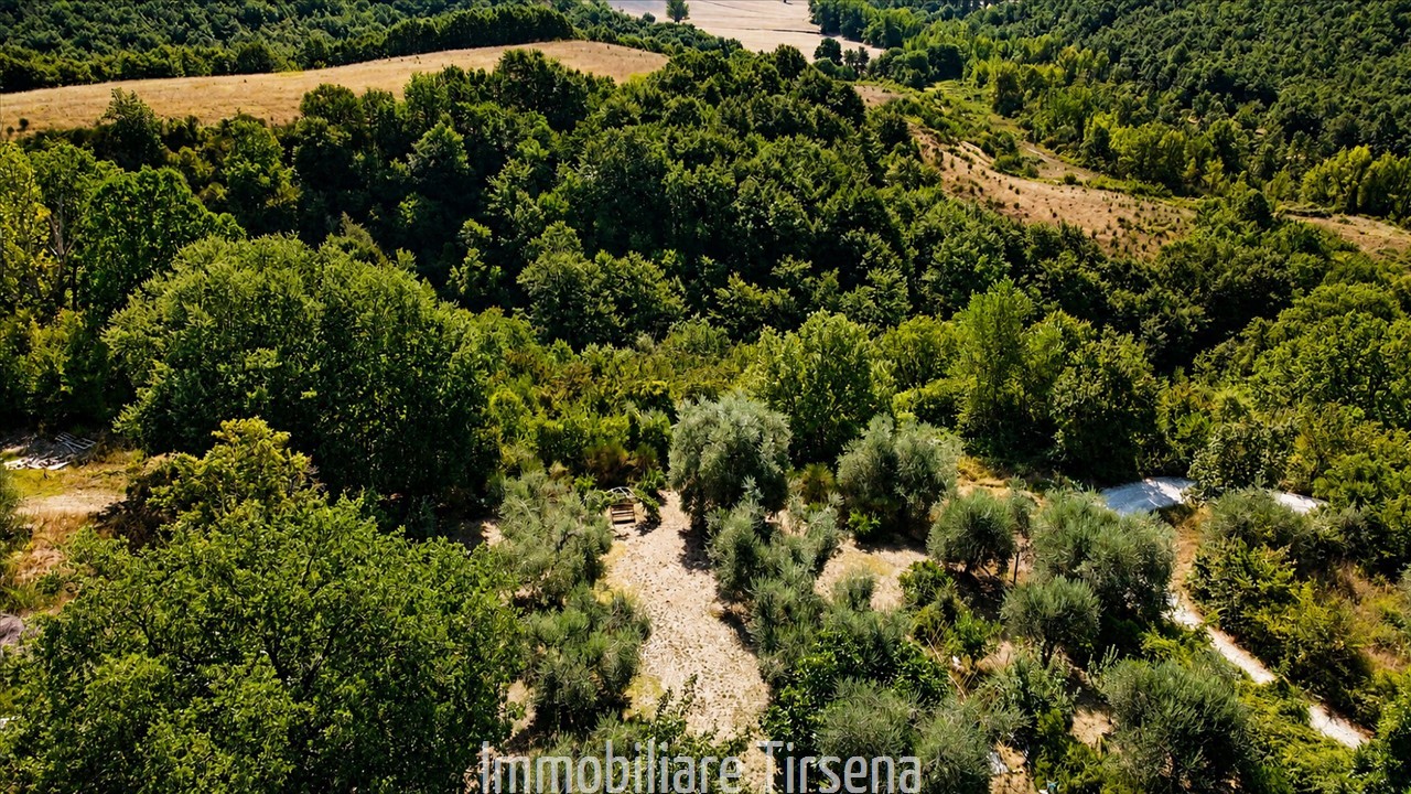 Rustico con giardino a Fabro