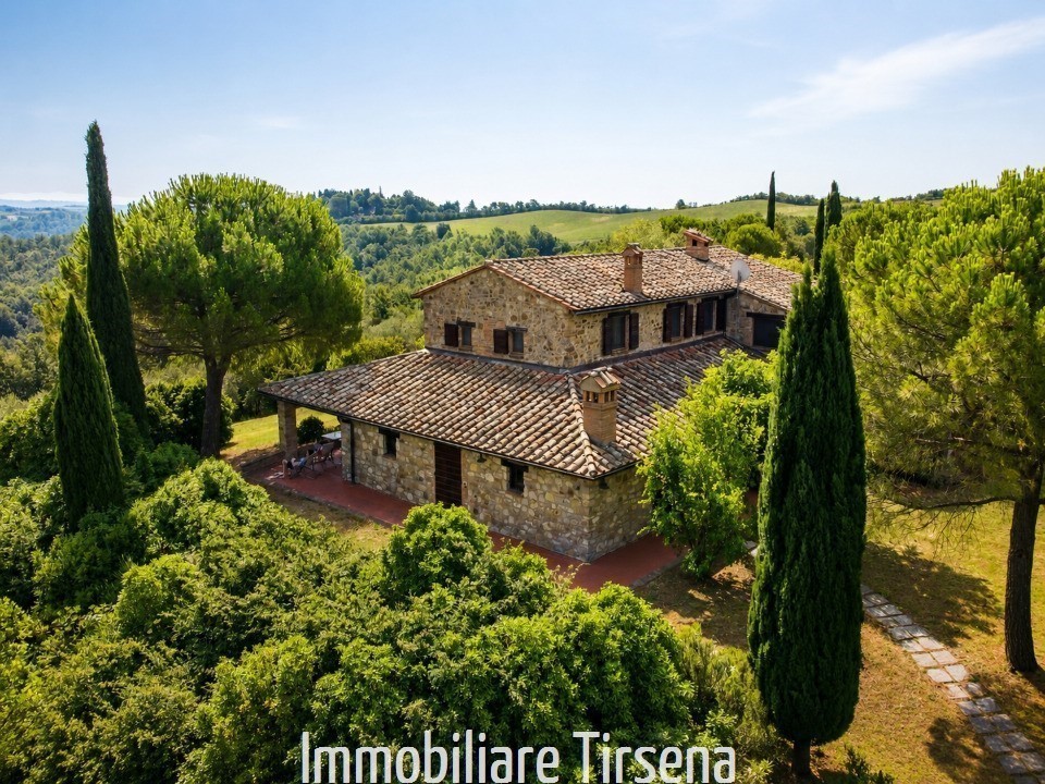 Villa con giardino a Fabro