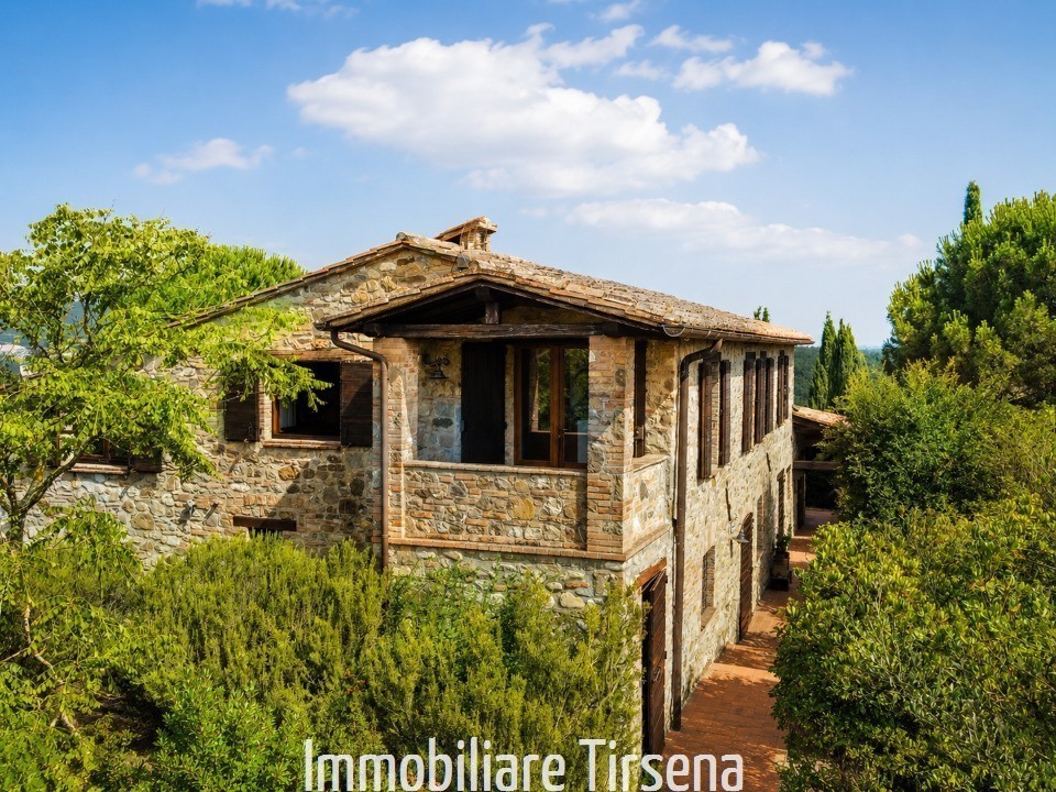 Villa con giardino a Fabro