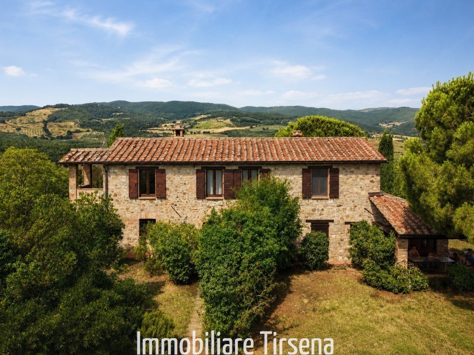 Villa con giardino a Fabro