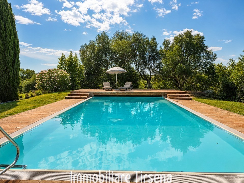 Villa con giardino a Fabro