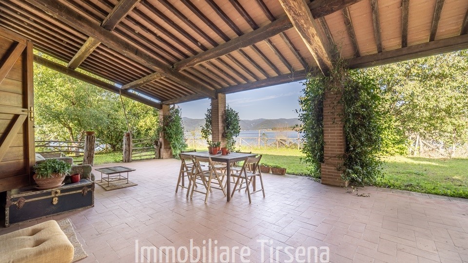 Villa con giardino, Orvieto corbara