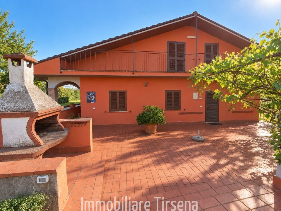 Villa con giardino a San Lorenzo Nuovo