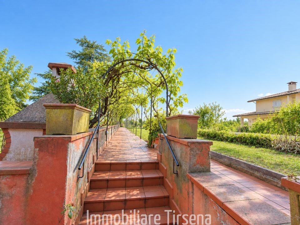 Villa con giardino a San Lorenzo Nuovo