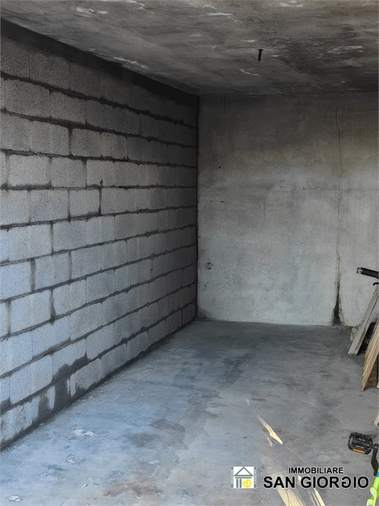 Box/Garage 12mq in vendita a Romentino