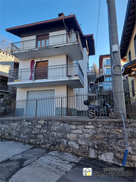 Appartamento in vendita a Esino Lario