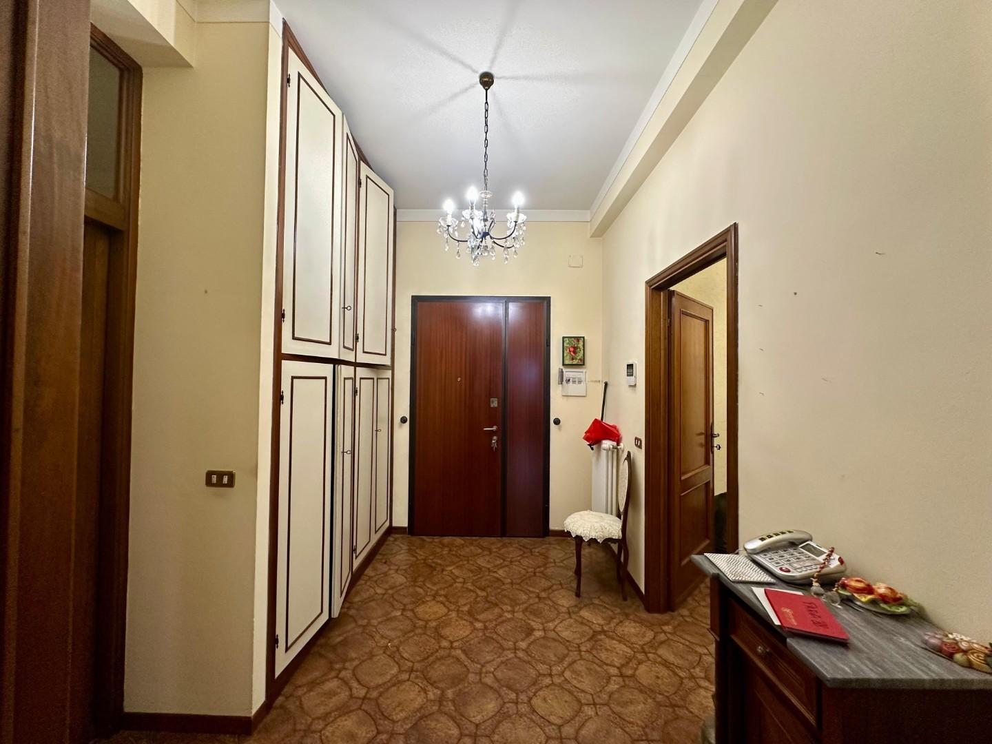 Appartamento con terrazzo, Altopascio centro