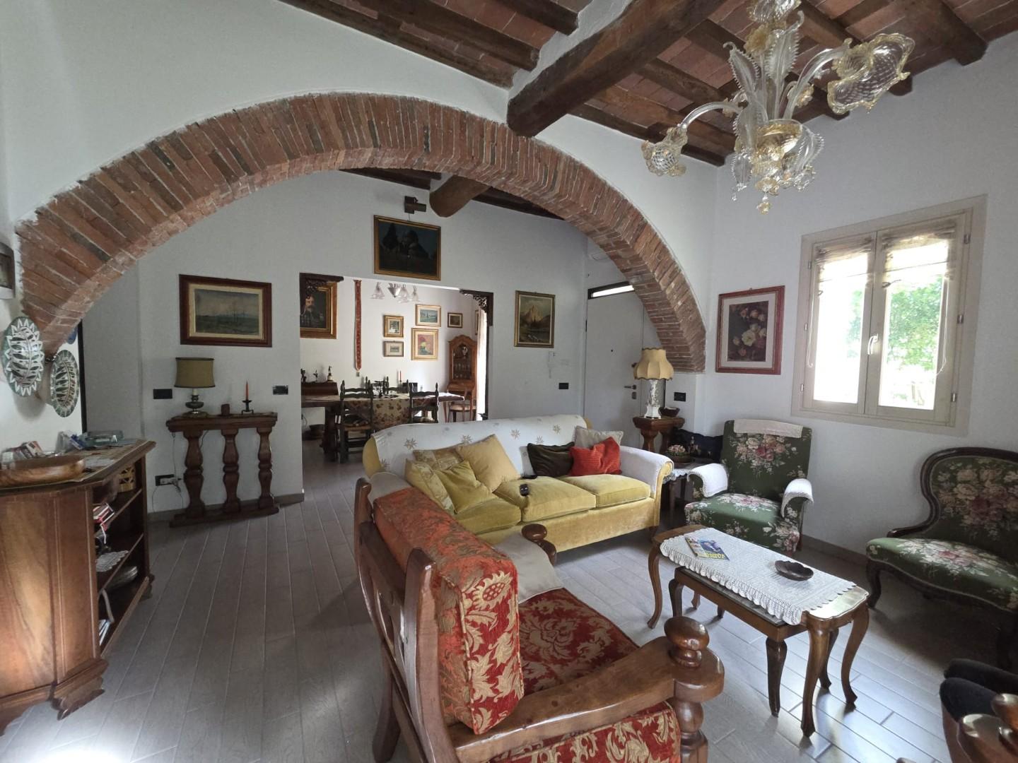 Trilocale con giardino, Capannori lunata