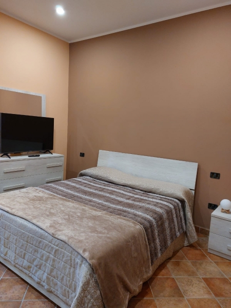 Casa indipendente ristrutturata a Baia e Latina
