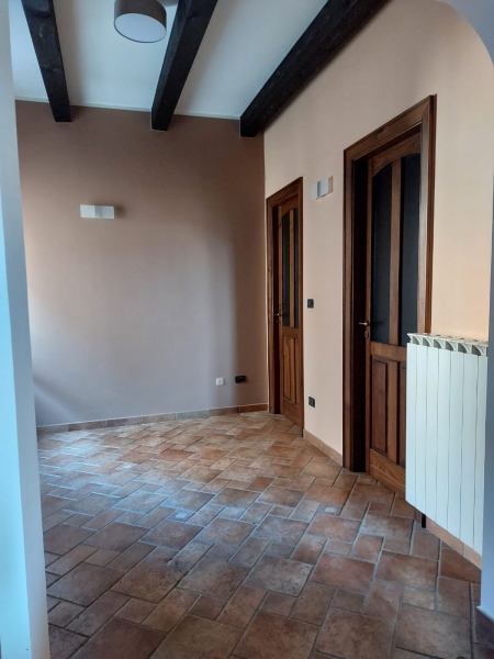 Casa indipendente ristrutturata a Baia e Latina