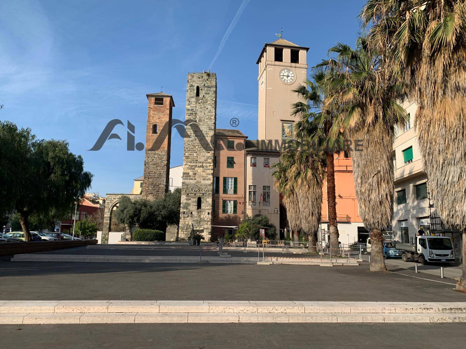 Locale commerciale in vendita a Savona, Darsena