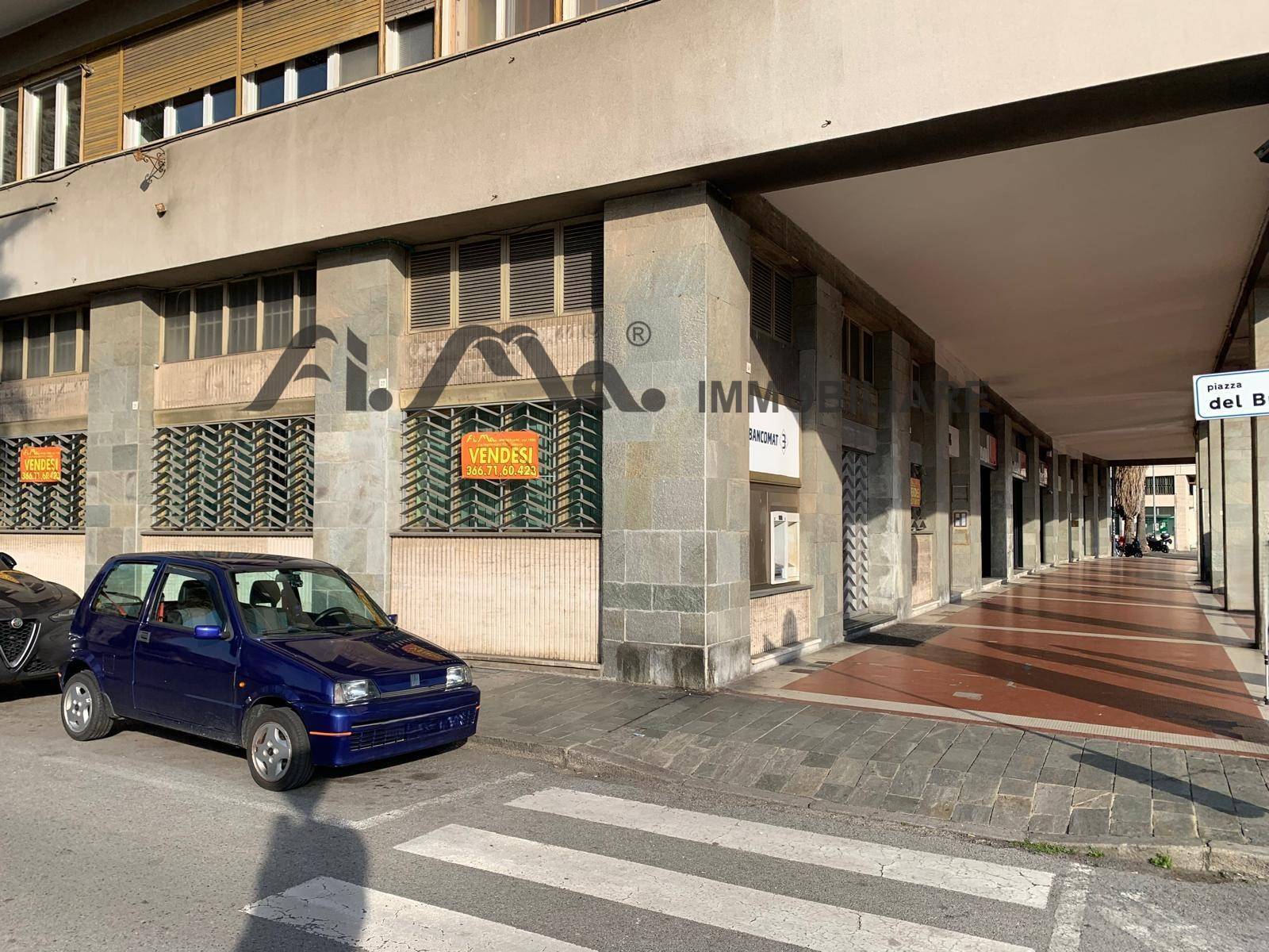 Locale commerciale in vendita a Savona, Darsena