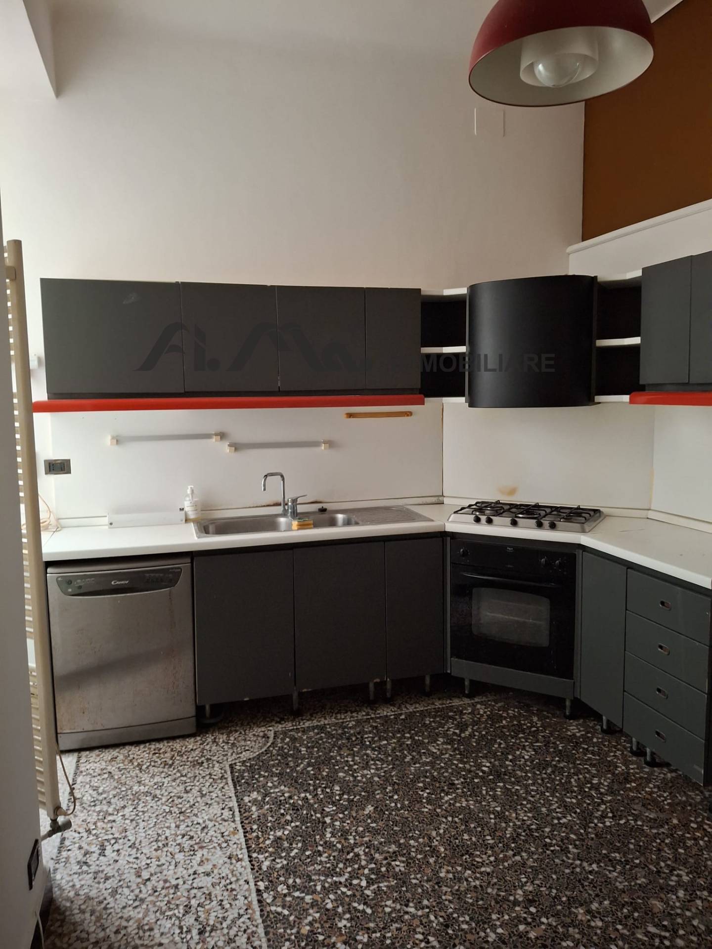 Appartamento in vendita a Savona, Centro